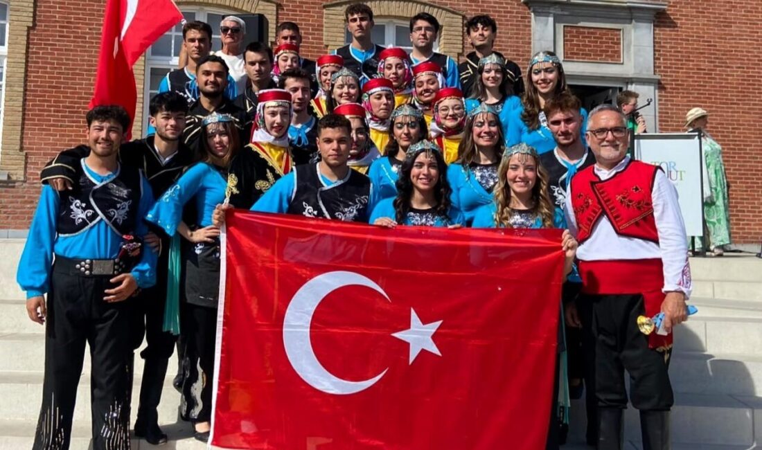 BUÜ Halk Oyunları Topluluğu Belçika’da Türkiye’yi temsil etti Bursa Uludağ Üniversitesi (BUÜ) Halk Oyunları Topluluğu, Belçika’da düzenlenen Uluslararası