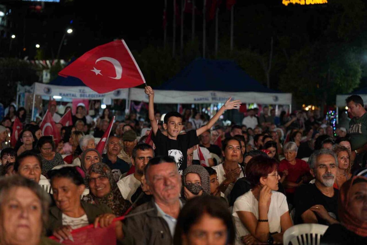 Büyük Zafer’in 104’üncü yılı Kartal’da görkemli kutlamalarla taçlandı 21 Bülten Medya -