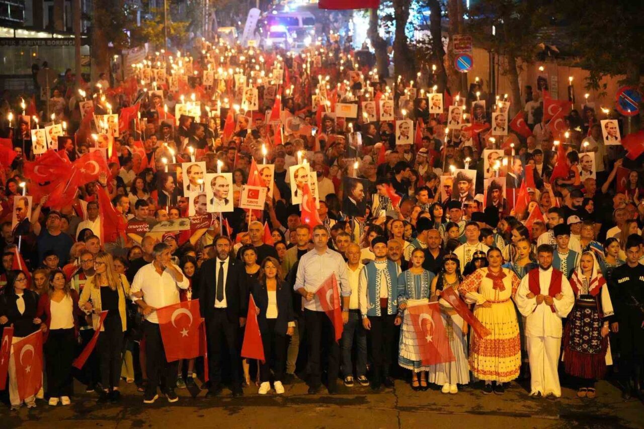 Büyük Zafer’in 104’üncü yılı Kartal’da görkemli kutlamalarla taçlandı 19 Bülten Medya -