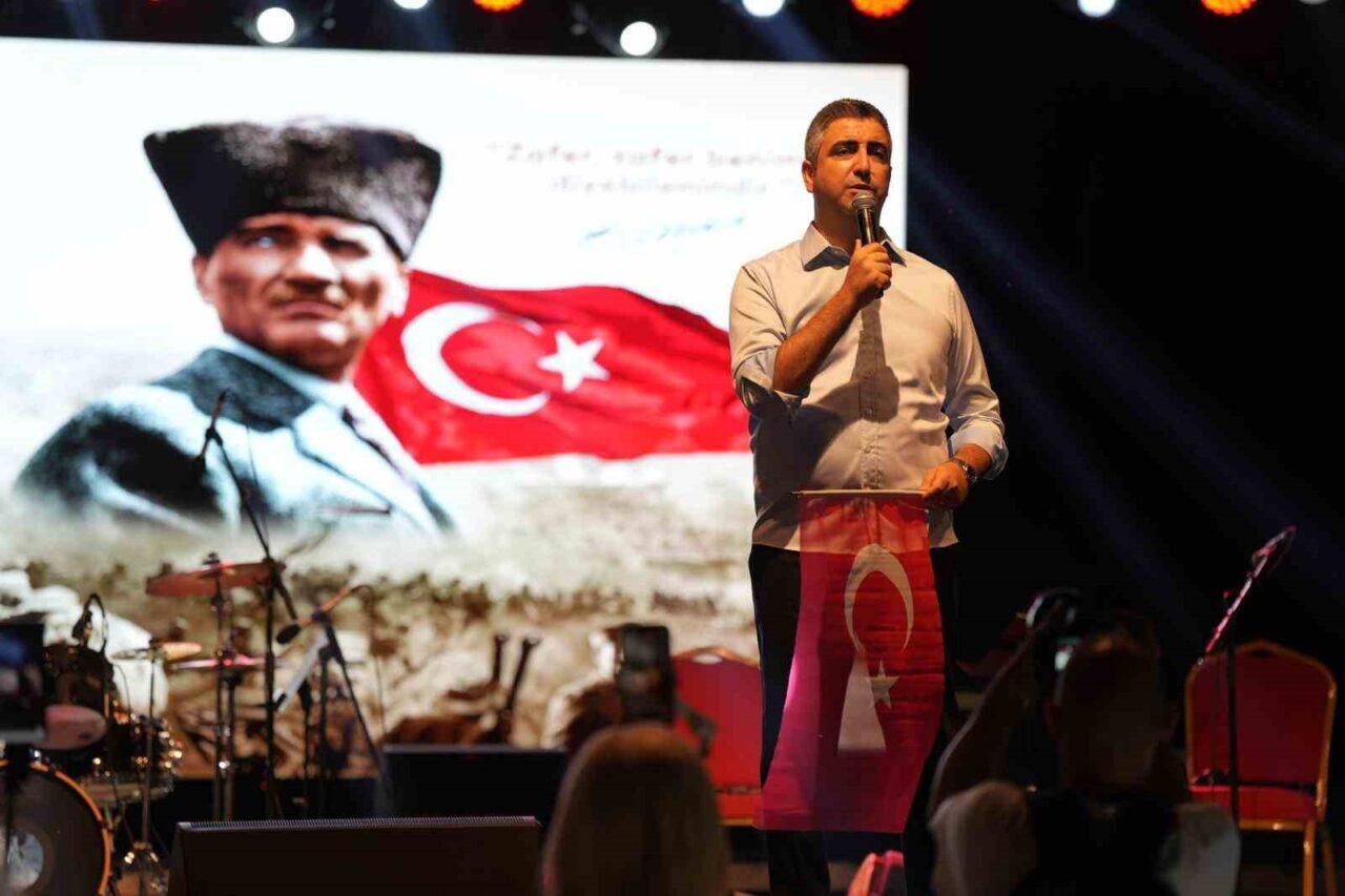 Büyük Zafer’in 104’üncü yılı Kartal’da görkemli kutlamalarla taçlandı 23 Bülten Medya -