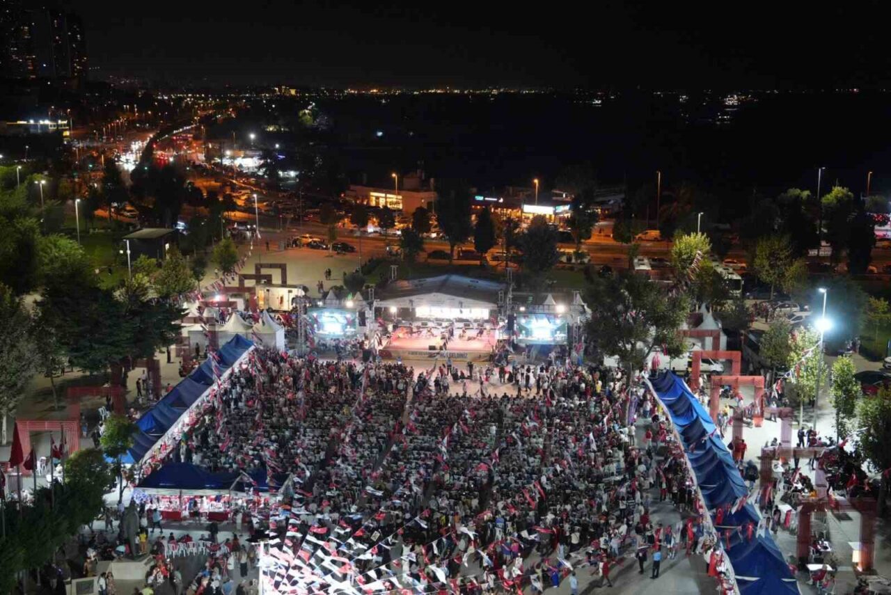 Büyük Zafer’in 104’üncü yılı Kartal’da görkemli kutlamalarla taçlandı 24 Bülten Medya -