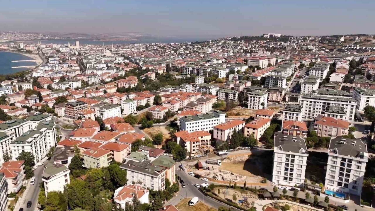 Büyükçekmece’de 4 bloktan oluşan 48 bağımsız konutun yıkımı başladı 17 Bülten Medya -