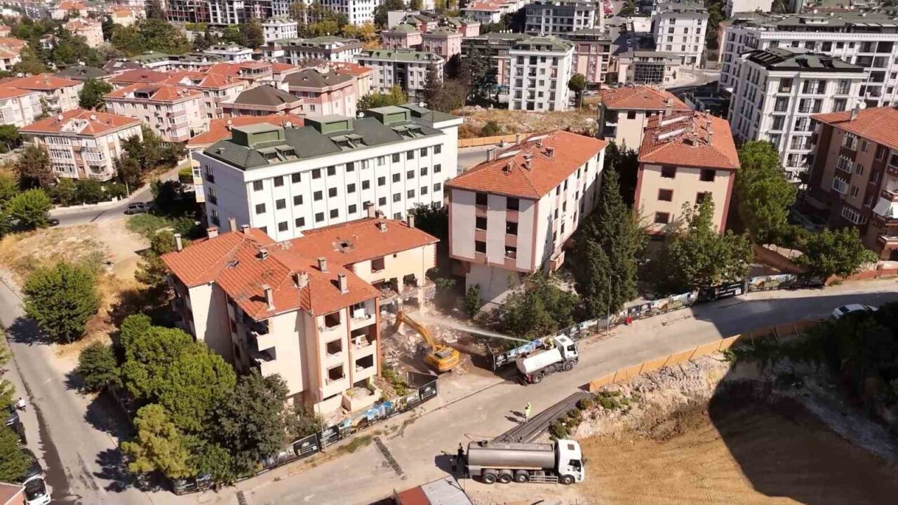 Büyükçekmece’de 4 bloktan oluşan 48 bağımsız konutun yıkımı başladı 19 Bülten Medya -