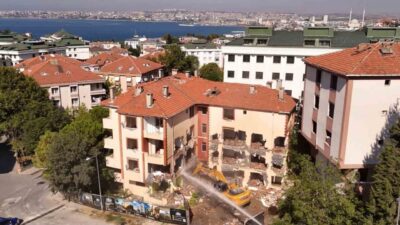 İstanbul’un Büyükçekmece ilçesinde muhtemel depremde yıkılma tehlikesi bulunan 4 bloktan