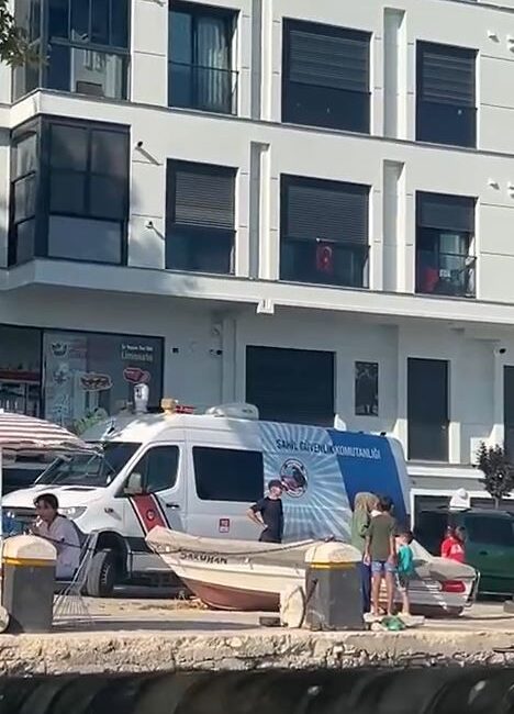 Büyükçekmece’de 5 yaşındaki çocuk sahilde kayboldu İstanbul Büyükçekmece’de ailesiyle birlikte sahile giden 5 yaşındaki çocuk bir