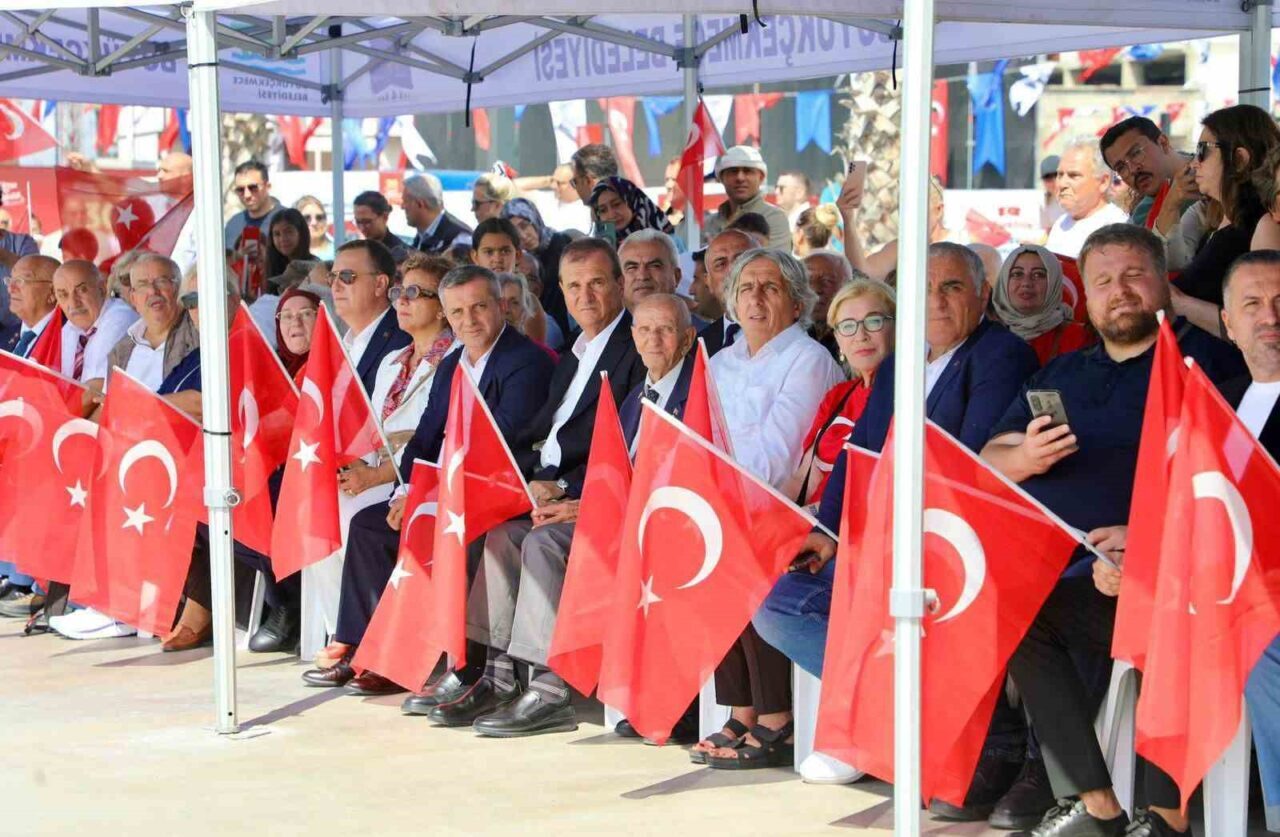 Büyükçekmece’de denizde 660 metrekarelik Türk bayrağı açıldı 24 Bülten Medya -