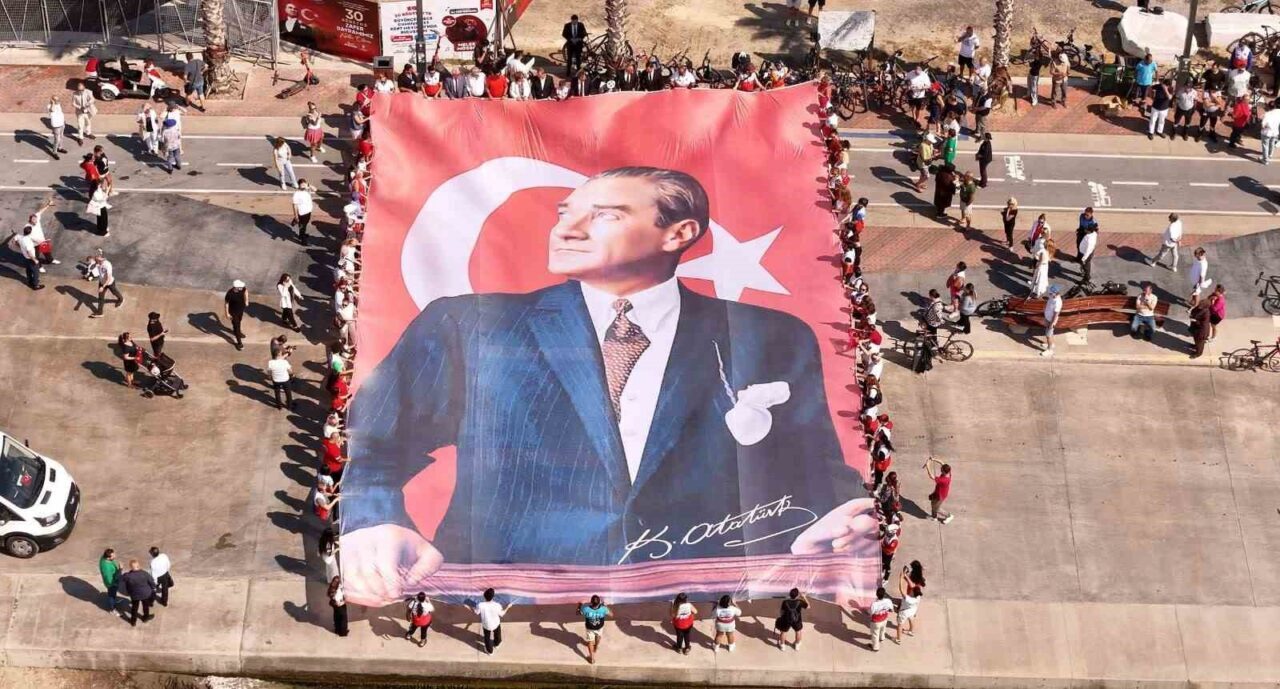 Büyükçekmece’de denizde 660 metrekarelik Türk bayrağı açıldı 20 Bülten Medya -