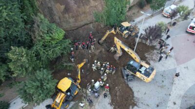Büyükçekmece Mimar Sinan Sahil’de meydana gelen toprak kaymasında 2 kişinin