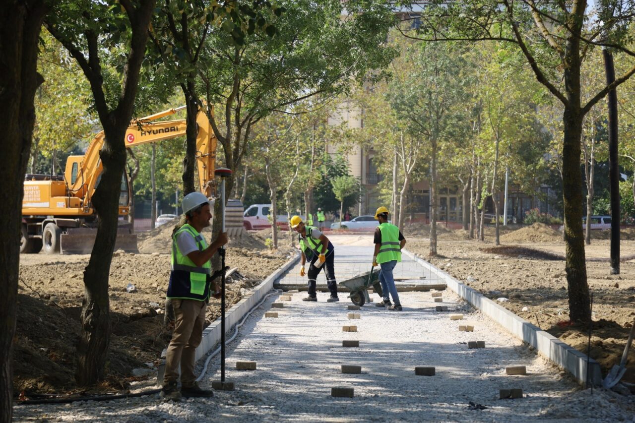 Bursa Büyükşehir Belediyesi Başkan Vekili Şahin Biba, Osmangazi’de devam eden
