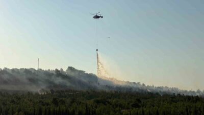 Çanakkale’nin Bayramiç ilçesinde ormanlık alanda çıkan yangına ekiplerin müdahalesi sürüyor.
