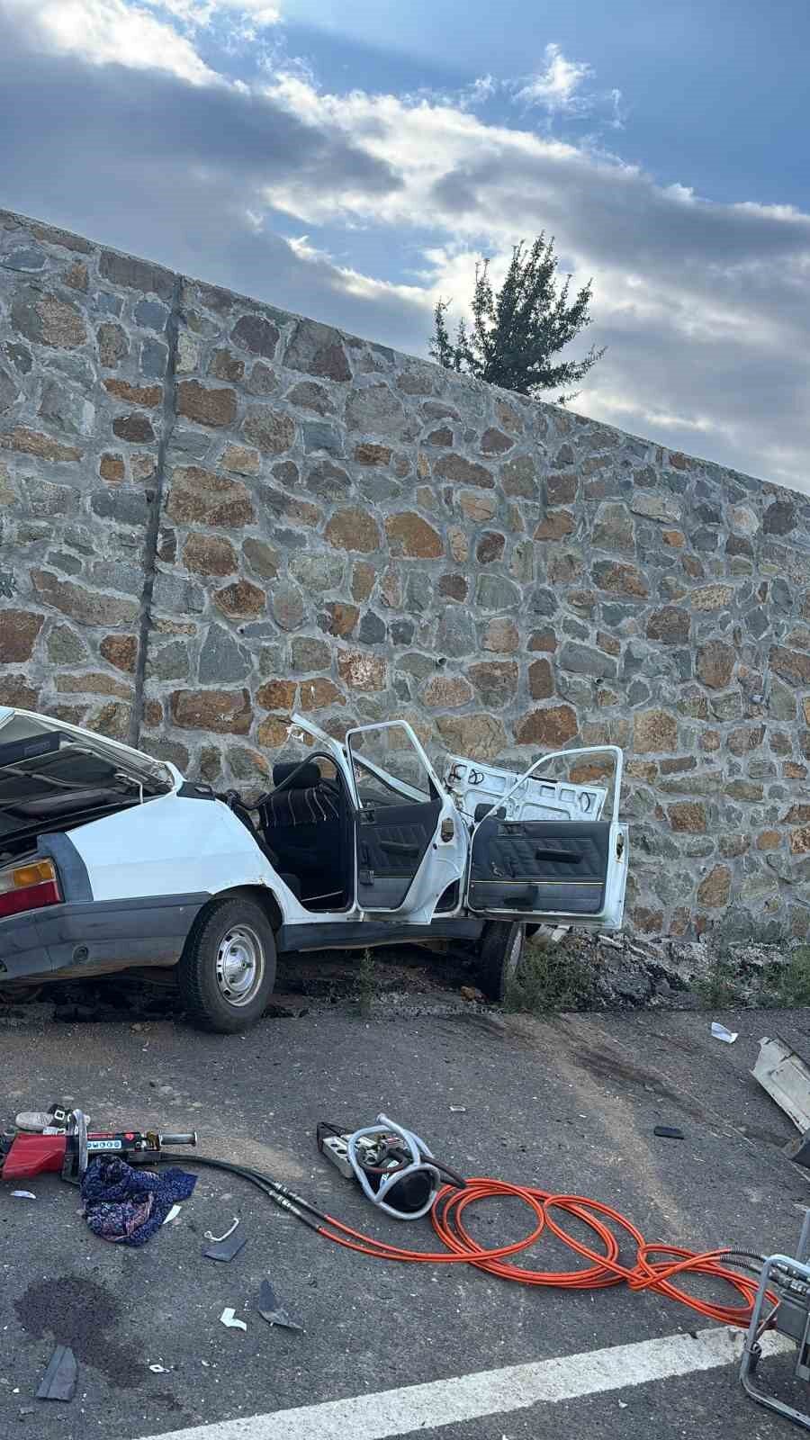 Çanakkale’de 2 otomobil kafa kafaya çarpıştı: 1 ölü 10 Bülten Medya -