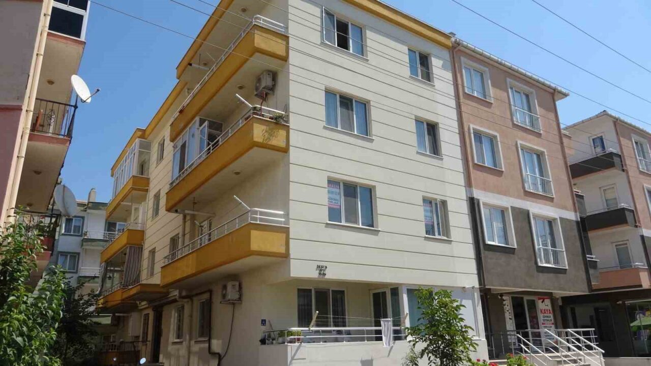 Çanakkale’de böcek ilacından zehirlendiği iddia edilen Yusuf Talha’nın öldüğü olayda 2 şüpheli tutuklandı 10 Bülten Medya -