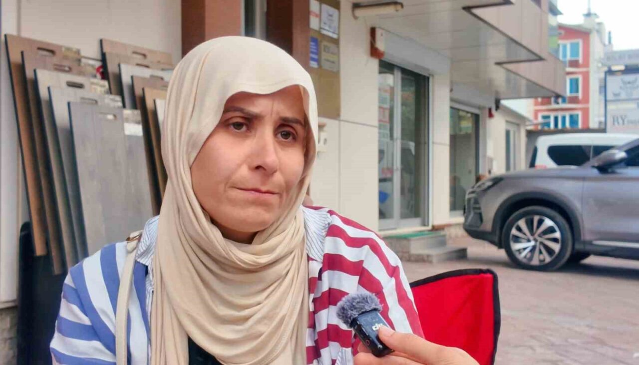 Çatırdayan bina yıkıldı, eşyalarını bile alamadılar 43 Bülten Medya -