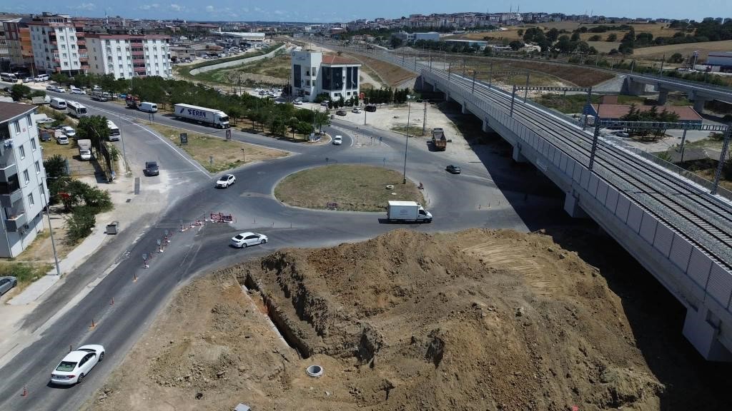 Çerkezköy’de ulaşım için kapsamlı düzenleme: Köprü altındaki sorun çözülüyor Tekirdağ Büyükşehir Belediyesince Çerkezköy’de ulaşım güvenliğini ve konforunu artırmak amacıyla