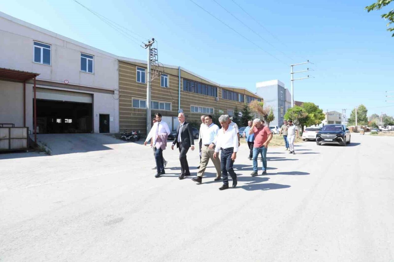 Cerrah’ta Veysel Karani Caddesine sathi kaplama yapıldı 17 Bülten Medya -