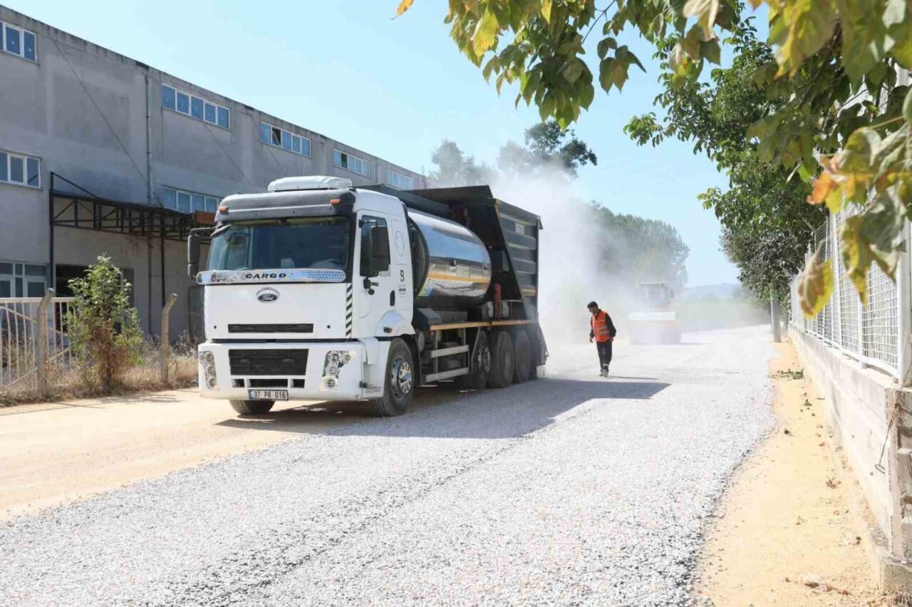 Cerrah’ta Veysel Karani Caddesine sathi kaplama yapıldı 20 Bülten Medya -