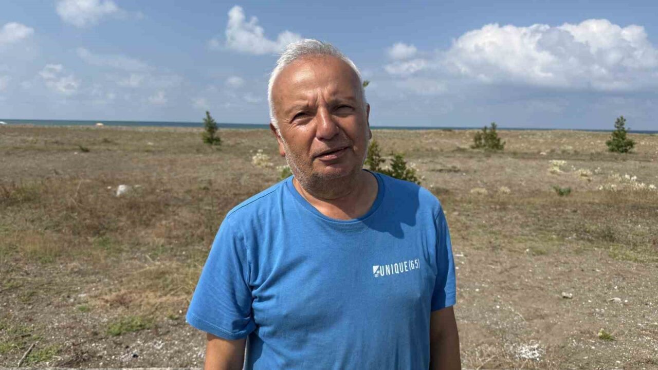 Cezası dudak uçuklatan kum zambakları, çöpler arasında güzelliğini yitirdi 47 Bülten Medya -