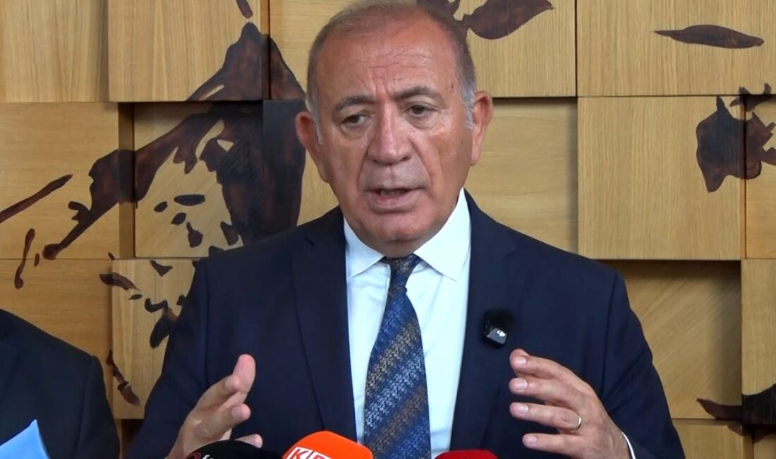 CHP İstanbul İl Başkanı Gürsel Tekin: “İftiracı ve itirafçı ilişkileri olan kimse benim öz kardeşim de olsa partiyle ilişkisi kesilecek” CHP İstanbul İl Başkanlığı’nda başka partilerden CHP’ye katılan kişiler için