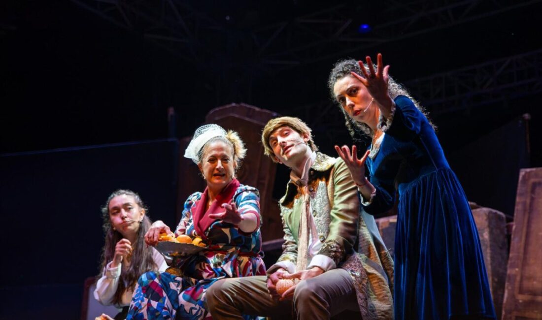 Açıkhava’da ‘Cimri’ Gecesi! Ayakta Alkışlandı 64. Uluslararası Bursa Festivali kapsamında sahnelenen Molière'in ölümsüz eseri 'Cimri',