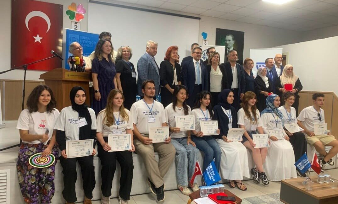 Cumalıkızık’ta UNESCO Dünya Mirası Gönüllüleri programı tamamlandı UNESCO Dünya Mirası Gönüllüleri (WHV) 2026 Cumalıkızık Programı tamamlandı. UNESCO