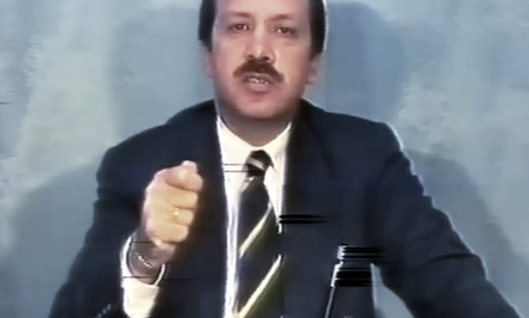 Baba vasiyetiyle gün yüzüne çıkarılan Gemlik TV arşivinden tarihi görüntüler,