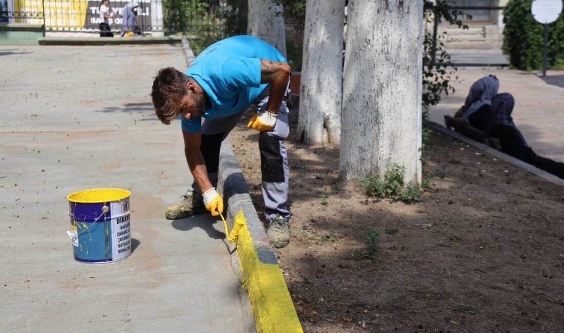Darıca’da cadde ve sokaklarda yenileme mesaisi Darıca Belediyesi, vatandaşların ortak kullanım alanlarını daha kullanışlı ve güvenli