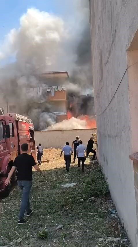 Depoda çıkan yangın apartmanı yakıyordu 13 Bülten Medya -