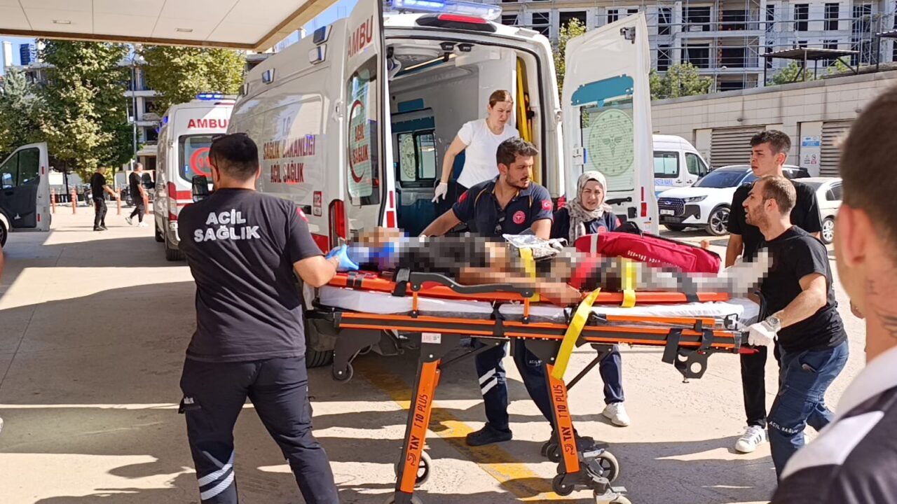 Devrilen traktörün altında kalan sürücü hayatını kaybetti 19 Bülten Medya -