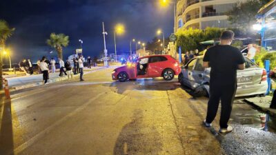 Mudanya ilçesinde iki otomobilin çarpışması sonucu 4 kişi yaralandı. Kaza,