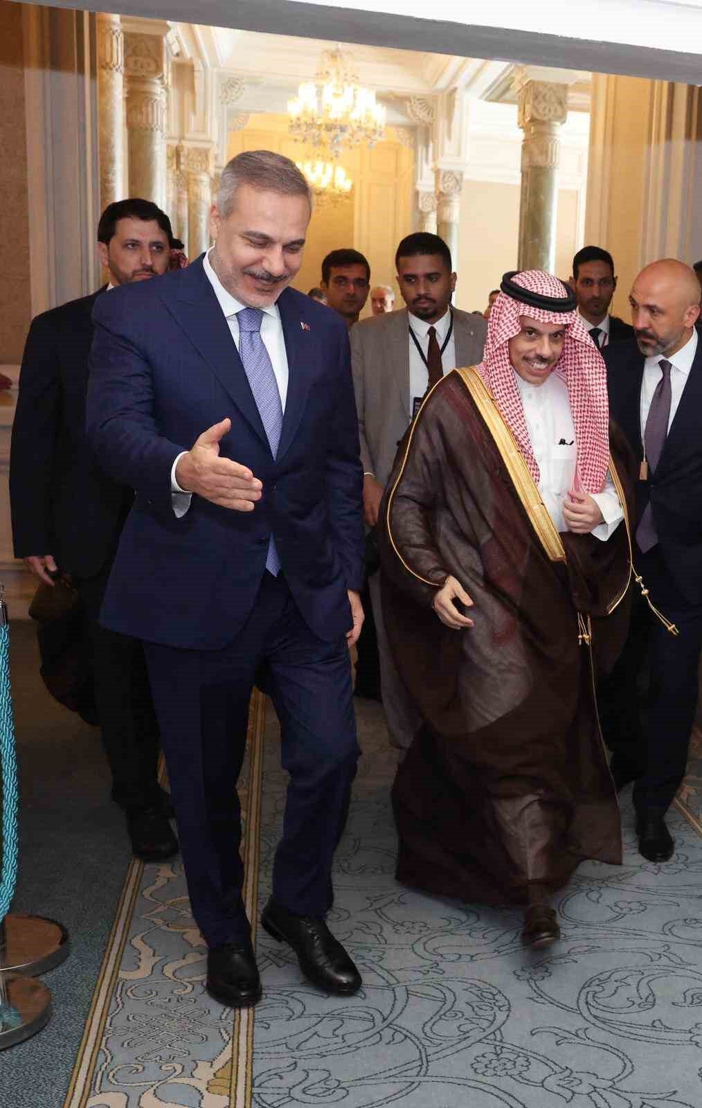 Dışişleri Bakanı Hakan Fidan, Suudi Arabistan Dışişleri Bakanı Faysal bin Ferhan Al Suud ile görüştü 12 Bülten Medya -