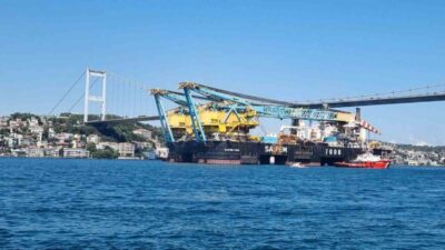 Dünyanın en büyük üçüncü yarı batık vinç ve boru döşeme