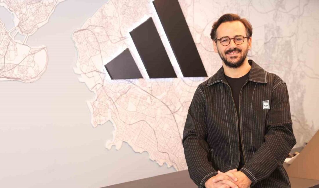 Eczacıbaşı Peron İstanbul’un resmi forma sponsoru adidas oldu. Anlaşma kapsamında,