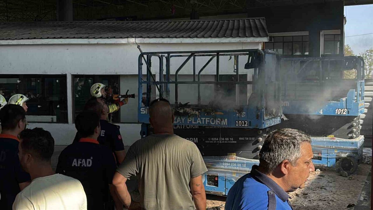 Edirne Otogarı’nda tinerli boya yangını: 2 işçi yaralandı 21 Bülten Medya -