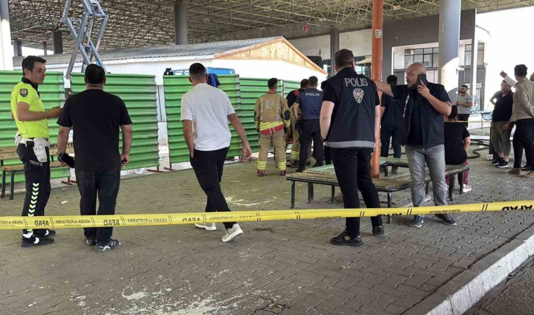 Edirne Otogarı’nda tinerli boya yangını: 2 işçi yaralandı Edirne Şehirlerarası Otobüs Terminali’nde yaklaşık 10 metre yükseklikteki platformda yapılan