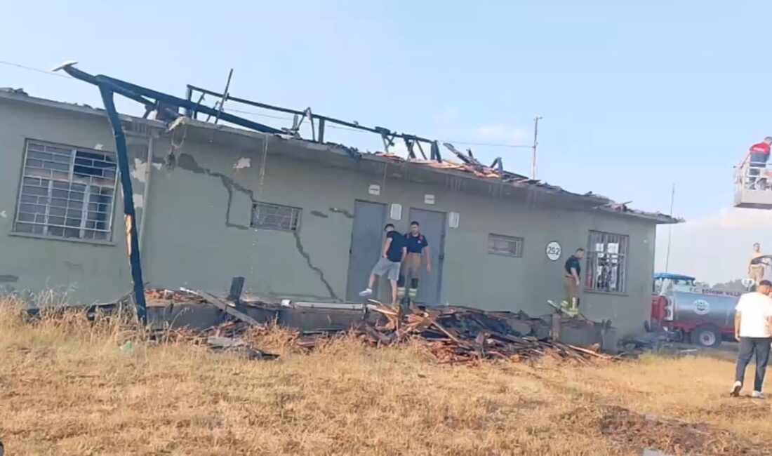 Edirne’nin Meriç ilçesi yakınlarında çıkan anız yangını ormanlık alana yayıldı.