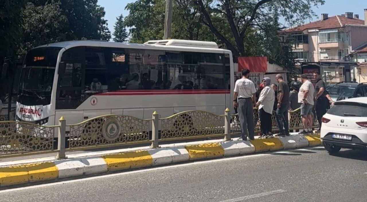Edirne’de minibüs ile motosiklet çarpıştı: 1 yaralı 7 Bülten Medya -