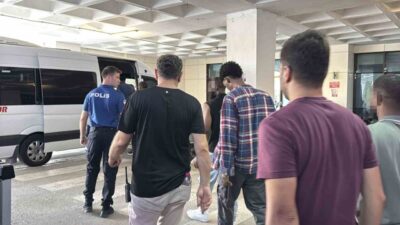 Edirne’de polis ekipleri tarafından durdurulan bir minibüste 19 kaçak göçmen