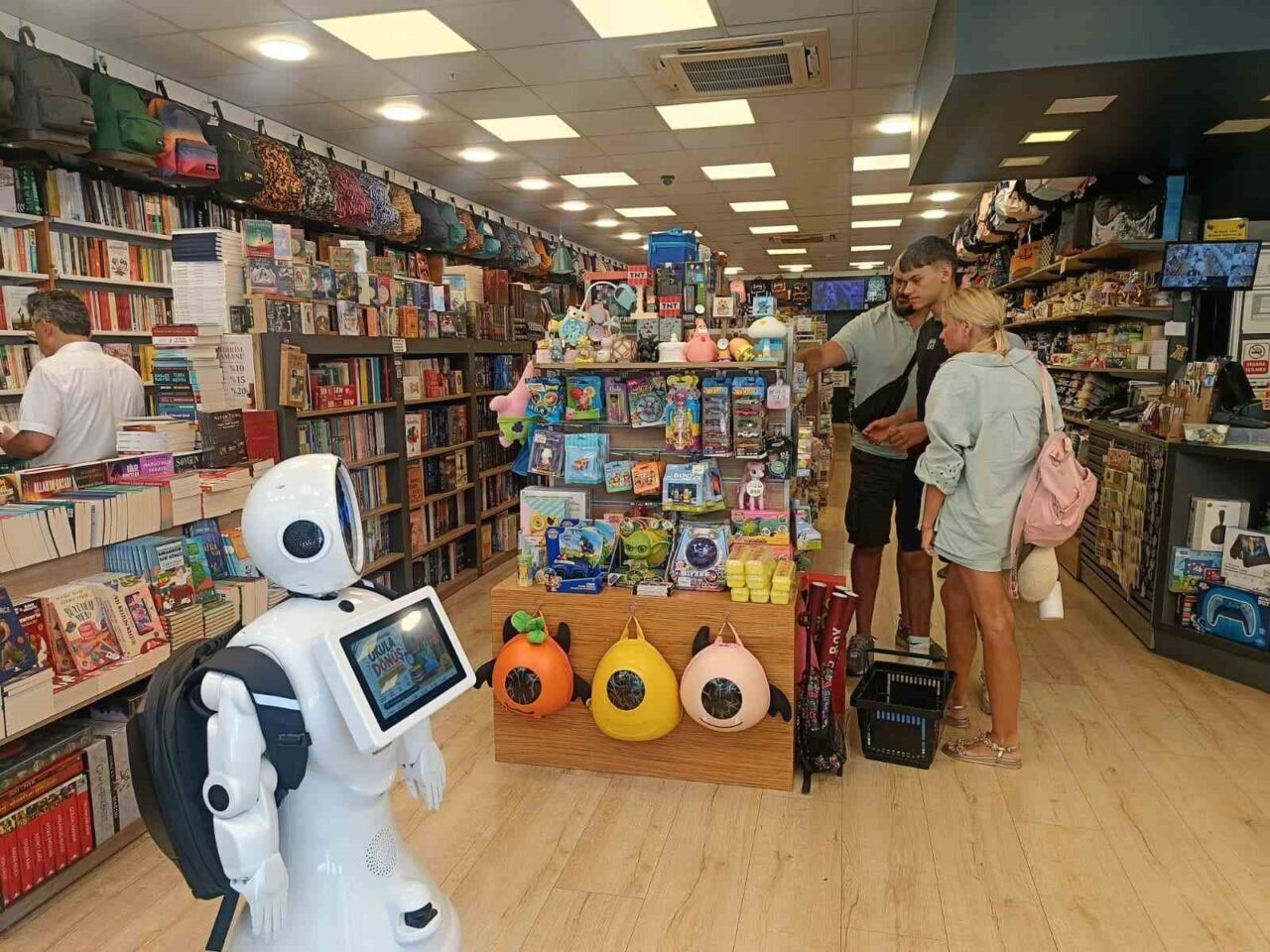 Edirne’de okul alışverişlerinde robot asistan sürprizi 19 Bülten Medya -