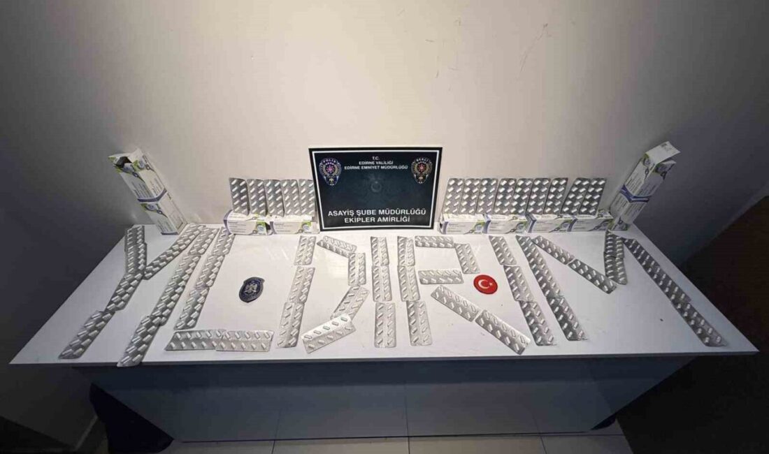 Edirne’de şüphe üzerine durdurulan araçta 600 uyuşturucu hap ele geçirildi Edirne’de polis ekiplerince şüphe üzerine durdurulan yabancı plakalı araçta yapılan