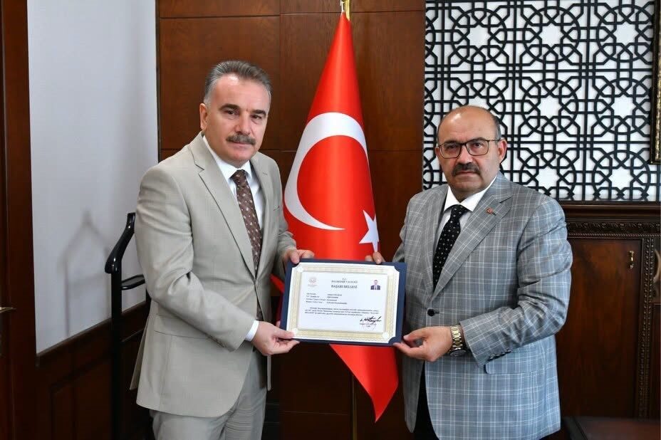 Edremit Kaymakamı Ahmet Odabaş’tan Vali Ustaoğlu’na veda ziyareti Balıkesir’deki görev süresi sona eren Edremit Kaymakamı Ahmet Odabaş, Balıkesir