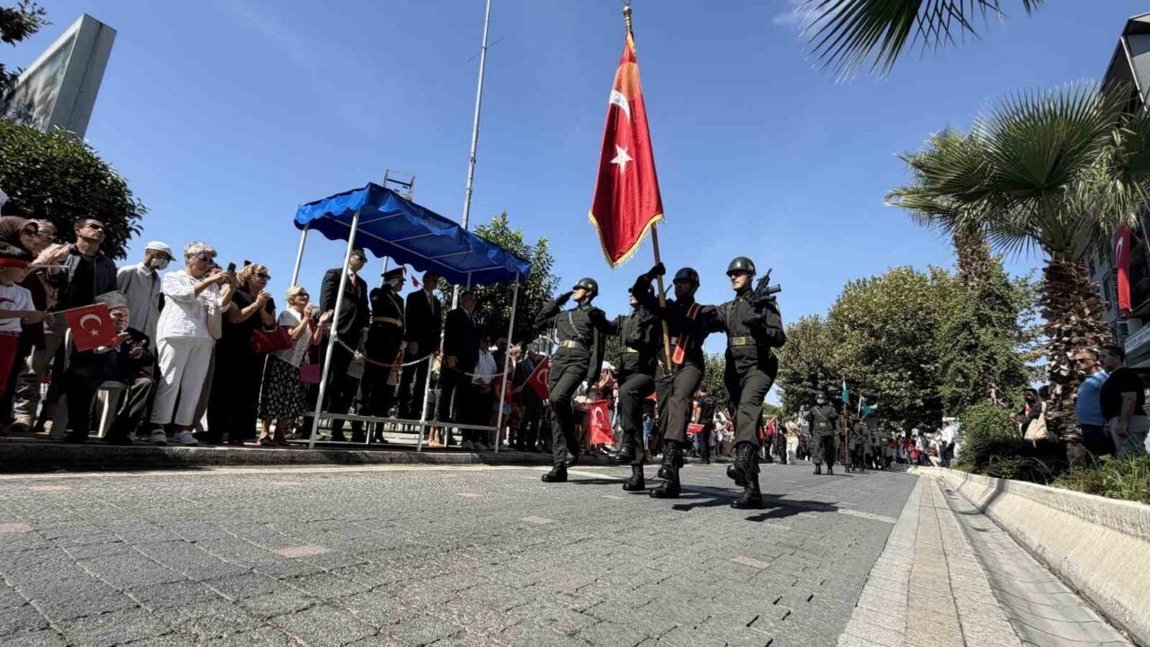 Edremit’te 30 Ağustos Zafer Bayramı coşkuyla kutlandı 22 Bülten Medya -