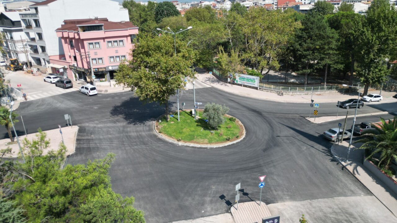 Bursa Büyükşehir Belediyesi, Kestel'in önemli ulaşım güzergâhlarından Eğitim Caddesi'nde asfalt,