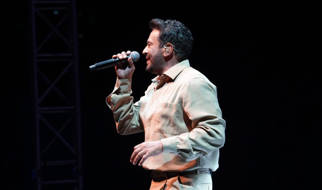 Emre Altuğ Bursa Festivali’ni Coşturdu! 64. Uluslararası Bursa Festivali kapsamında sahne alan Emre Altuğ, Kültürpark