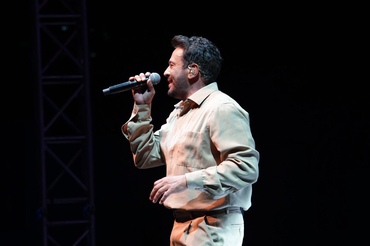 64. Uluslararası Bursa Festivali kapsamında sahne alan Emre Altuğ, Kültürpark