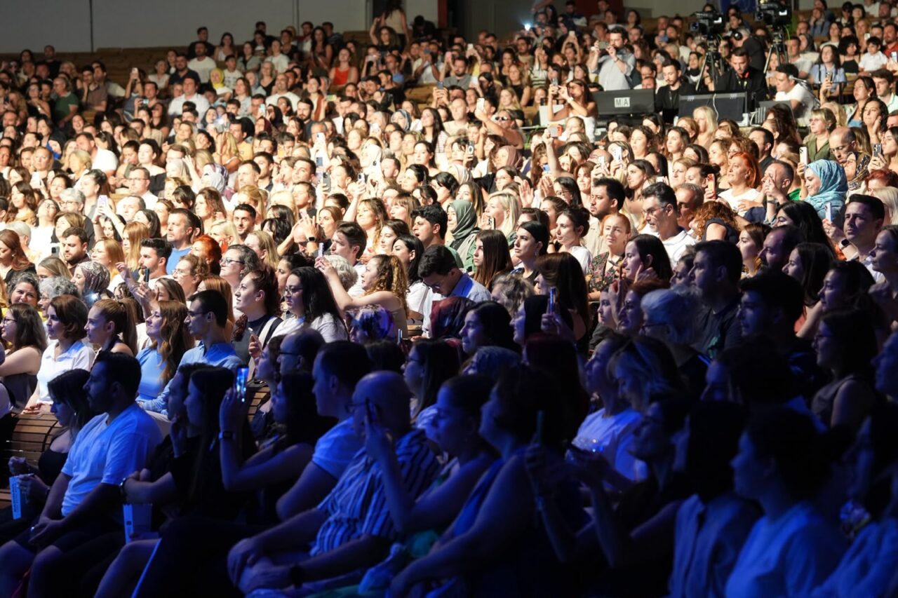 Emre Altuğ Bursa Festivali'ni Coşturdu! 2 Bülten Medya -