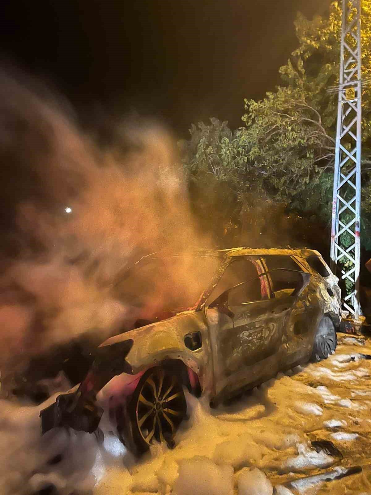 Erdek’te otomobil yangını paniğe neden oldu 16 Bülten Medya -