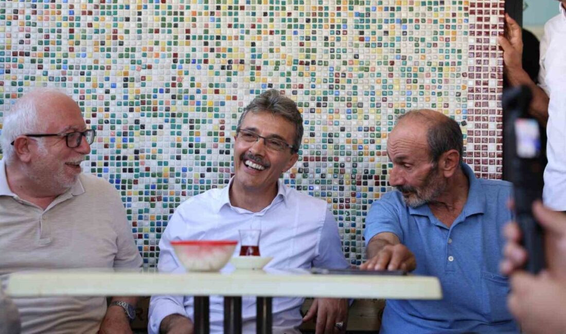 Sakarya’nın Erenler ilçesinde belediye ekipleri tarafından yürütülen asfalt, altyapı ve