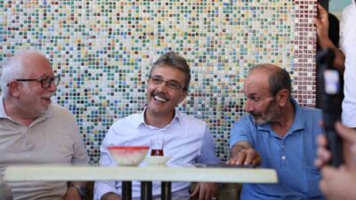 Sakarya’nın Erenler ilçesinde belediye ekipleri tarafından yürütülen asfalt, altyapı ve