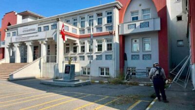 Sakarya’nın Erenler ilçesinde, yeni eğitim-öğretim yılı öncesinde okul bahçelerinde bakım