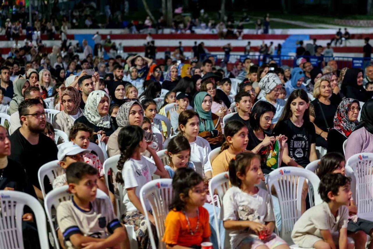 Esenler Belediyesi vatandaşları yazlık sinemada buluşturuyor 7 Bülten Medya -